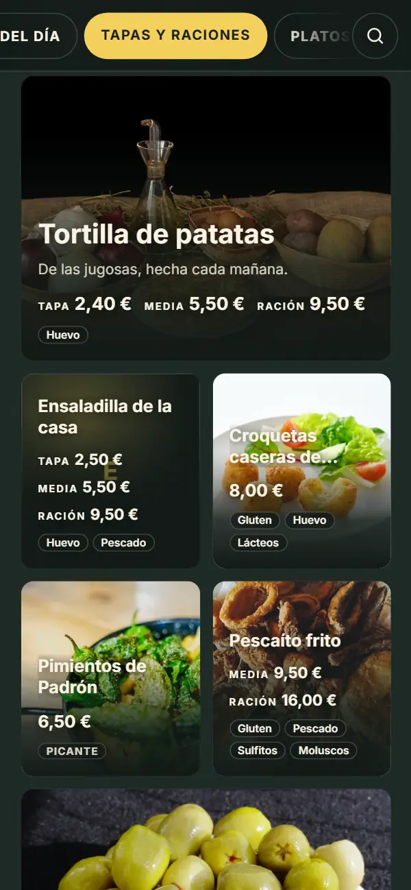 Sección «Tapas y raciones» con el diseño La Pizarra, en negro: tortilla de patatas con tapa a 2,40 €, media a 5,50 € y ración a 9,50 €