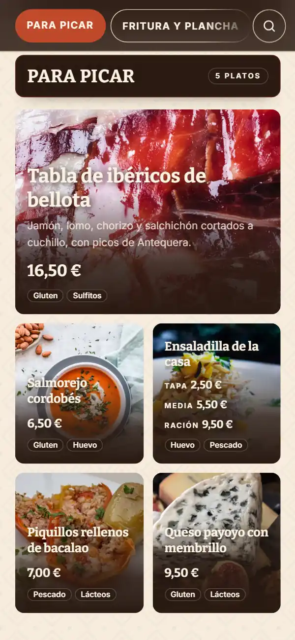 Sección «Para picar» de la carta de ejemplo de Bar Manolo con el diseño Barrio: la ensaladilla de la casa con tapa a 2,50 €, media a 5,50 € y ración a 9,50 €