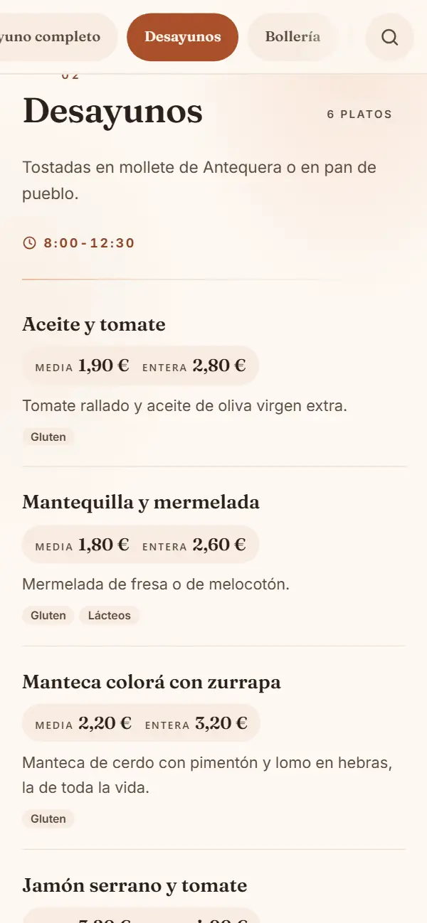 Sección Desayunos de Cafetería El Mollete, de 8:00 a 12:30: aceite y tomate con media a 1,90 € y entera a 2,80 €, y mantequilla y mermelada con media a 1,80 € y entera a 2,60 €