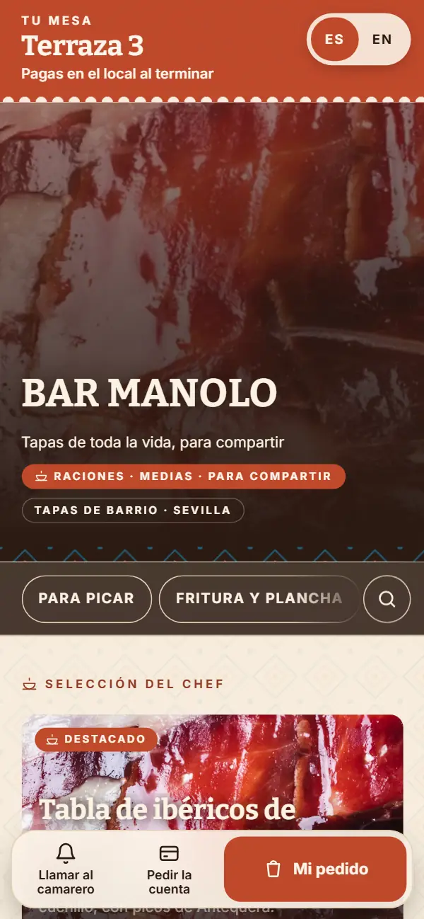 Carta de Bar Manolo abierta desde el QR de la Terraza 3, con «Pagas en el local al terminar» arriba y los botones Llamar al camarero, Pedir la cuenta y Mi pedido abajo